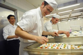Restauraci Zinc povede šéfkuchař Ari Munandar. Restauraci Zinc povede šéfkuchař Ari Munandar.