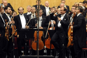 Symfonici z orchestru ČRo vyzvou své hamburské kolegy. 