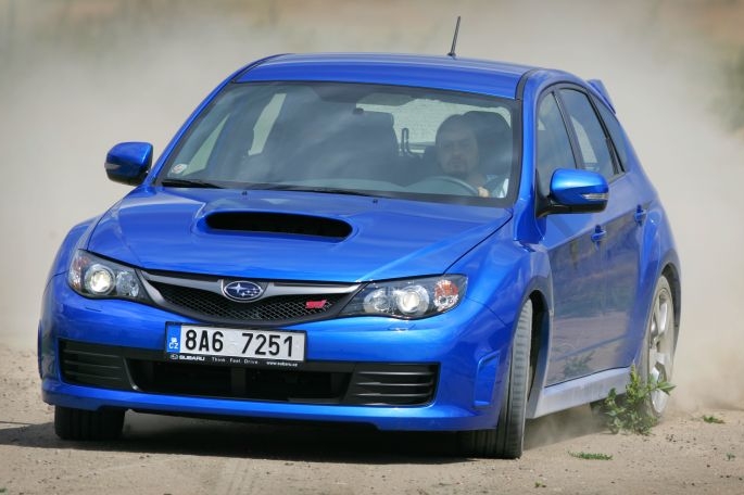 Subaru Impreza WRX STi můžete mít týden za 50 tisíc korun.