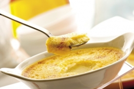 Vězni se učí vařit kuřecí roládu i francouzský dezert creme brulée. Vězni se učí vařit kuřecí roládu i francouzský dezert creme brulée.