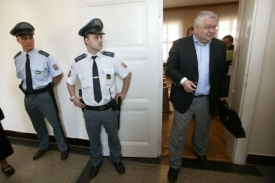 Soud Va&scaron;kůjovi potvrdil sedmilet&yacute; trest a pokutu.