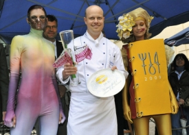 Kam za dobrou krmí? Třeba mezi mosty na Prague Food Festival.