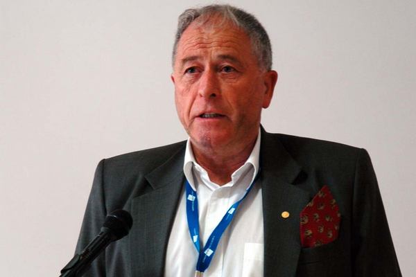 Kurt Wüthrich má Nobelovu cenu za chemii z roku 2002. Kurt Wüthrich má Nobelovu cenu za chemii z roku 2002.