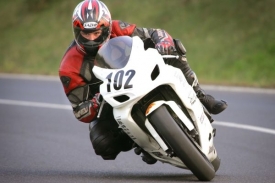 Podle návrhu bude možné silnější motocykly řídit od 24 let.