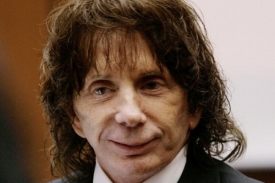 Phil Spector spolupracoval se skupinou Beatles nebo se zpěvačkou Cher.