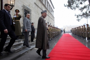 Karzáí by se rád procházel po červeném koberci i v příštích letech.
