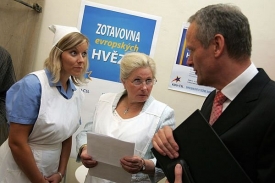 Cyril Svoboda také raději zašel do ordinace.