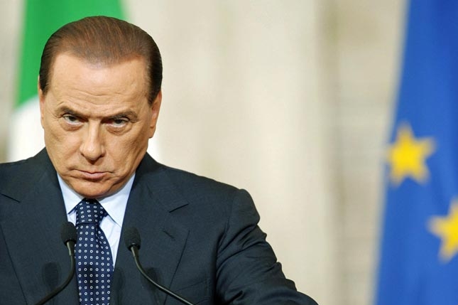 Z žen třeští Berlusconimu hlava více, než je u sukní obvyklé.