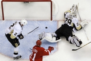 Momentka z finálového utkání Detroit - Pittsburgh.