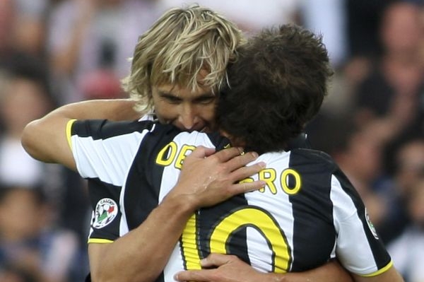Pavel Nedvěd se loučí se spoluhráčem Del Pierem.