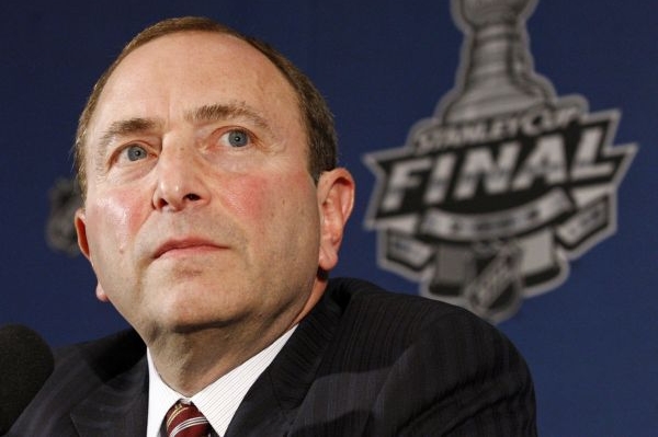 Komisionář NHL Garry Bettman.