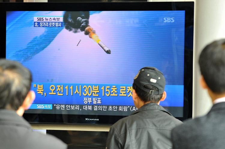 Jihokoprejci sledují start rakety u svých sousedů 5. dubna 09.