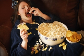 Útěchu v jídle hledají podle průzkumu hlavně Britky a Američanky. Útěchu v jídle hledají podle průzkumu hlavně Britky a Američanky.