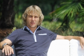 Pavel Nedvěd během setk&aacute;n&iacute; s česk&yacute;mi novin&aacute;ři.