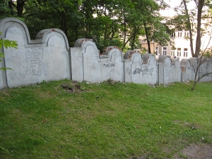Zeď krakovského ghetta dnes.