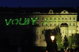 Zelení chtěli pro svou eurokampaň &quot;pořádné plátno&quot;. Zvolili Hrad.
