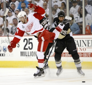 Momentka z finálového utkání Pittsburgh - Detroit.