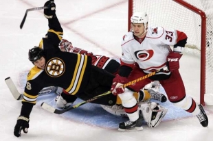 Hokejov&yacute; &uacute;točn&iacute;k David Krejč&iacute; bude d&aacute;l v NHL obl&eacute;kat dres Bostonu.