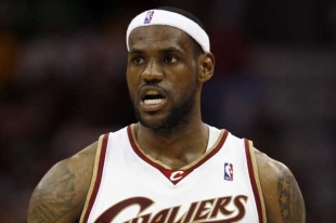 Nejlepší basketbalista sezony NBA LeBron James se podrobil pětihodinov