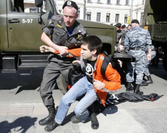 Policie chyt&aacute; demonstranty z uskupen&iacute; Rusko bez Putina.