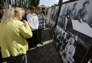 Vástava fotografií pod širým nebem v Gdaňsku, kolébce Solidarity.