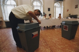 Dostat se k volbě je při eurovolbách složitější než jindy.