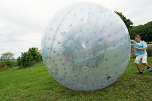 Zorbing se řadí k extrémním sportům. Zorbing se řadí k extrémním sportům.