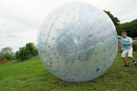 Zorbing se řad&iacute; k extr&eacute;mn&iacute;m sportům.