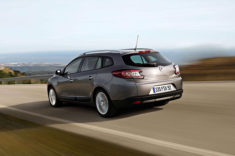 Grandtour má oproti hatchbacku o 6 cm větší rozvor.