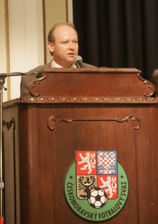Ivan Hašek při svém projevu před čtymi lety. Tehdy nesupěl. A letos?