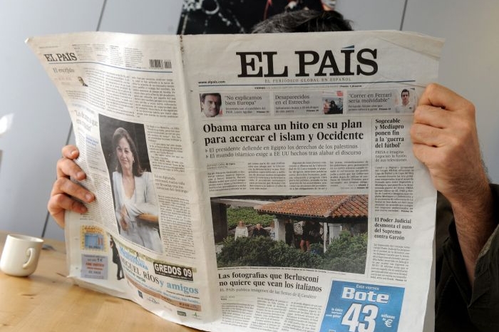 &quot;Nahaté&quot; fotky z Berlusconiho vily otiskl páteční španělský El País.