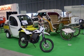 Expozice elektromobilů je v brněnsk&eacute;m pojet&iacute; velmi skromn&aacute;.