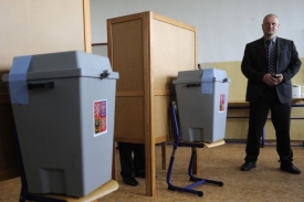 Jan Fischer za plentou. Koho volil, neprozradil.