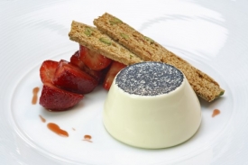 Na festivalu nechyb&iacute; ani dezerty. Třeba italsk&aacute; panna cotta.