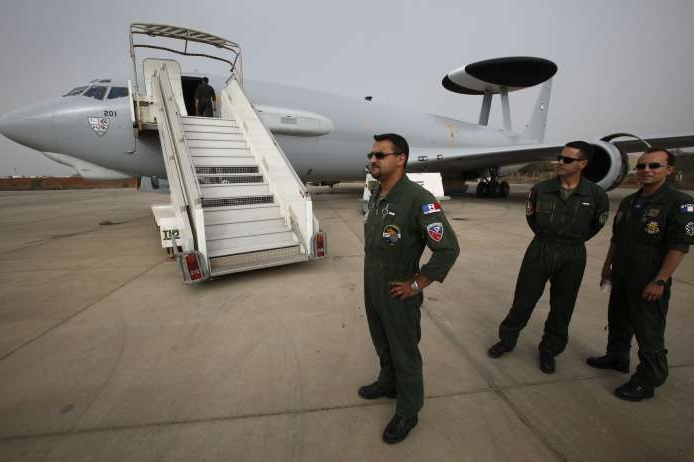 Francouzský letoun AWACS podílející se na pátrání po airbusu.