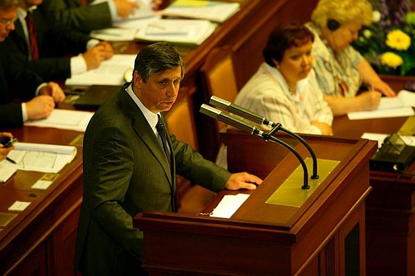 Premiér Fischer má prakticky jistotu, že jeho vláda projde.