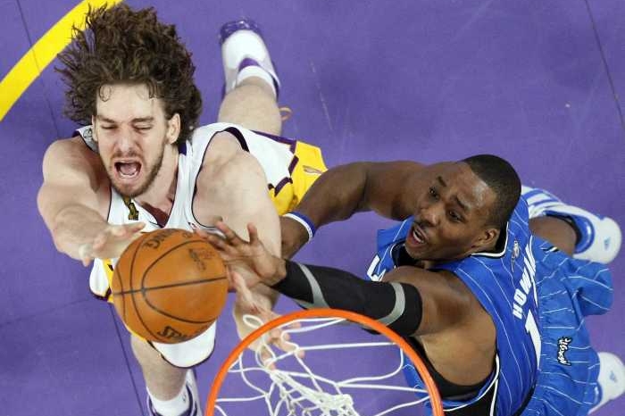 Momentka z finálového utkání NBA mezi týmy LA Lakers a Orlandem.
