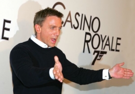 V současné době představuje roli agenta herec Daniel Craig.