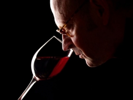 Účastníci degustace se učí rozlišovat jemné nuance mezi víny. Účastníci degustace se učí rozlišovat jemné nuance mezi víny.