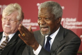 Do Cannes tradičně přijíždějí politici, letos např. Kofi Annan