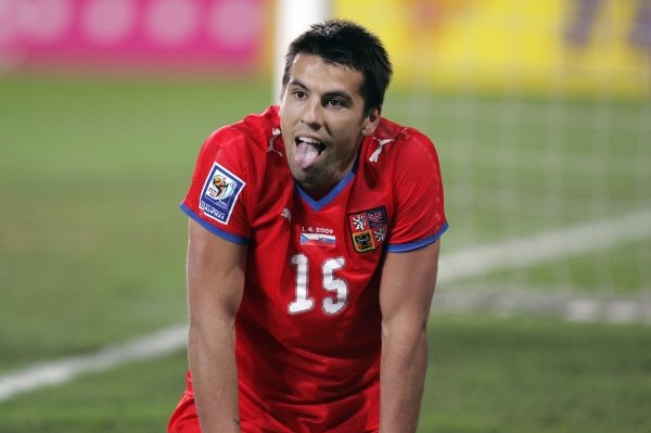 Milan Baroš vyplázl jazyk na české fanoušky. 