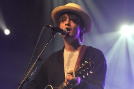 Pete Doherty nakonec koncert v Neuchatelu stihl.