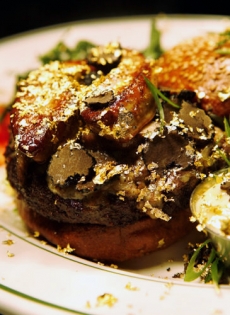 Světov&aacute; jednička - The Richard Nouveau Burger.