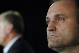 Langer pověsil na vnitru obraz zakladatele sovětské tajné policie.