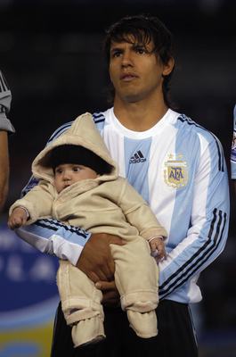 Sergio Ag&uuml;ero se synem Benjaminem.