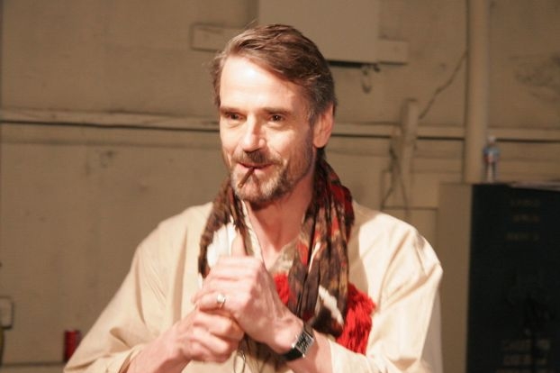 Jeremy Irons ve filmu Davida Lynche Inland Empire. Jeremy Irons ve filmu Davida Lynche Inland Empire.