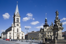 Na opravu rodinn&yacute;ch domů už si lid&eacute; od Kladna půjčili dva miliony.