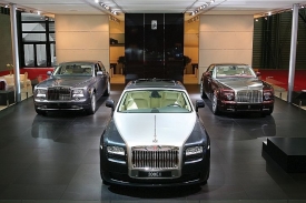 Rolls-Royce Ghost vych&aacute;z&iacute; z konceptu 200EX.