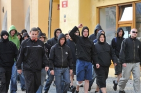Úřady dostanou víc času na zákaz demonstrací extremistů.