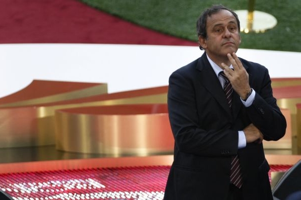 Michel Platini zamyšlený během vylášení vítěze Ligy mistrů.